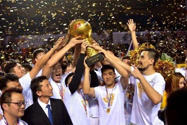 刘翔分享18双钉鞋，见证辉煌与挑战的背后